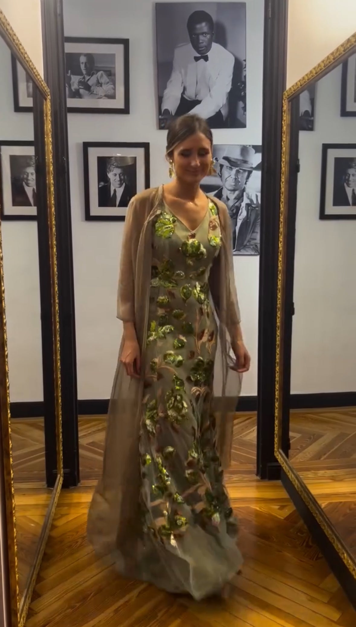 Abito Melania Con Stola Inclusa ✨